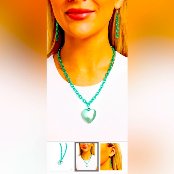 💚🤍💚 STUNNING! PAPARAZZI “LOVING LUXURY” GREEN NECKLACE ~ PAPARAZZI❗️💚🤍💚 - Picture 3 of 5